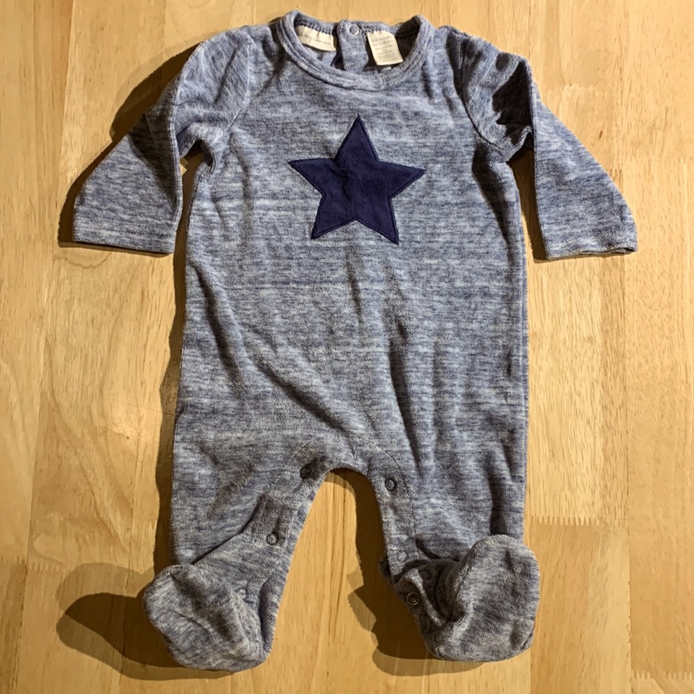 2/$15 First Impressions blue heathered star footed pull over romper, Size 0-3m